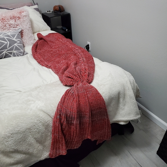 Mermaid Tail Blanket - Picture 13 of 13